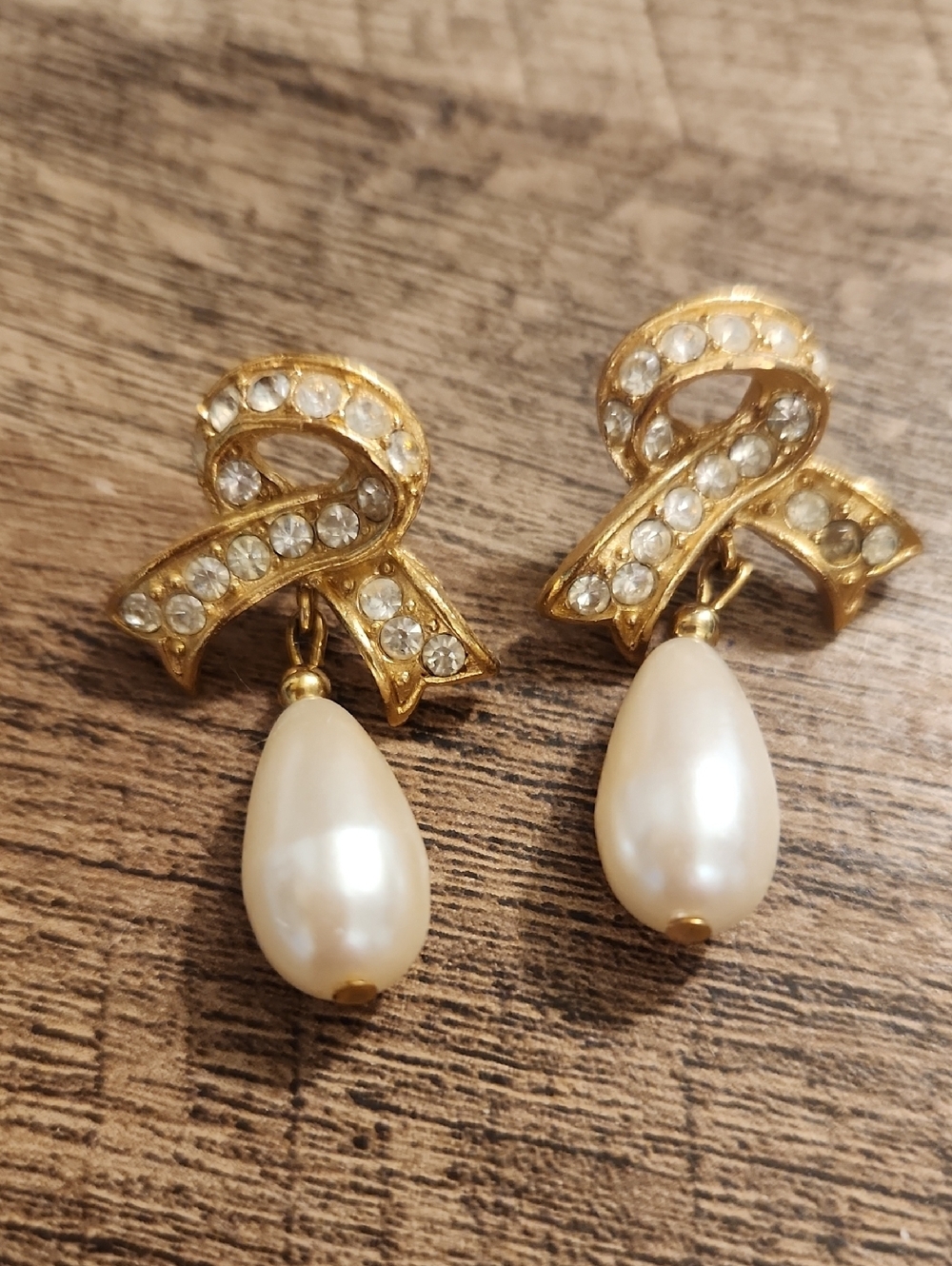 Goldtone Vintage Ribbon Pearl Drop Earrings
